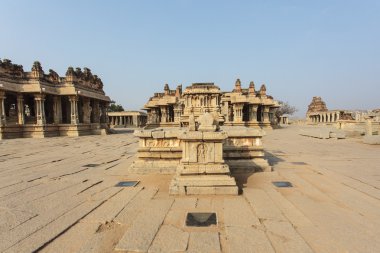 Zengin bir oyulmuş taş araba eski site Hampi, Karnataka, Hindistan Vittala Hindu tapınağı içinde
