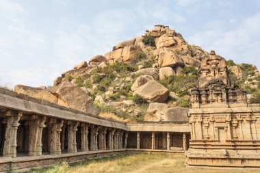 Antik kenti Hampi, Karnataka, Güney Hindistan sokakta fahişe'nın