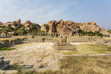 Antik kenti Hampi, Karnataka, Güney Hindistan sokakta fahişe'nın