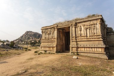 Hampi, arch yakınındaki Gandhamadana Hill - Karnataka eyaletinin, Hindistan