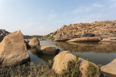 Hampi, bir eski dünya mirası İstanbul - Hindistan (Asya içinde gölde Chakratirtha)