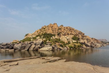 Hampi, bir eski dünya mirası İstanbul - Hindistan (Asya içinde gölde Chakratirtha)