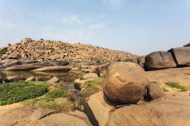 Hampi, bir eski dünya mirası İstanbul - Hindistan (Asya içinde gölde Chakratirtha)