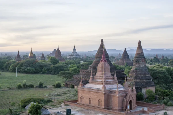 Sunrise at the Buddhist temples of Bagan - an ancient site in Myanmar (Burma) in Asia — Stock Photo, Image