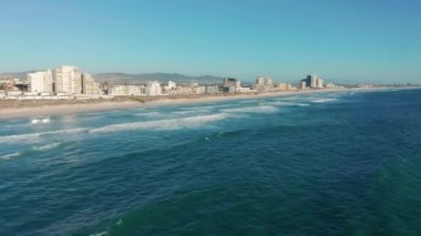 Hava görüntüsü. Güney Afrika Cape Town 'da. Boş plajları kilitleyin. Kimse yok..