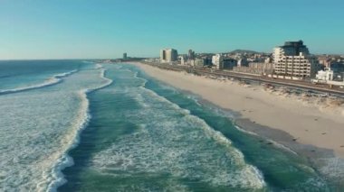 Hava görüntüsü. Güney Afrika Cape Town 'da. Boş plajları kilitleyin. Kimse yok..