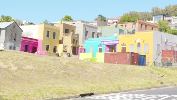 Veduta di case colorate nella zona musulmana Bo-Kaap a Città del Capo, Sud Africa. — Video Stock