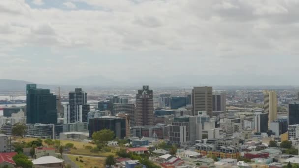 Sudáfrica, Ciudad del Cabo, 25 de febrero de 2021 - una de las ciudades más pintorescas del mundo. El lapso de tiempo. Vista aérea. — Vídeos de Stock