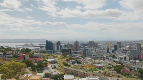 De stad Kaapstad, Zuid-Afrika is een van de meest pittoreske steden ter wereld. Tijd verstrijkt. Luchtzicht. — Stockvideo