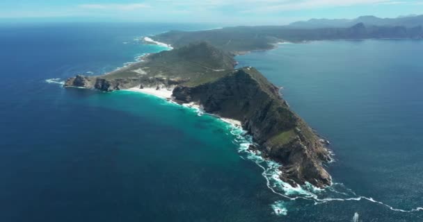 Foto aerea del Capo di Buona Speranza e di Cape Point dove Oceani Indiano, Sud e Atlantico si incontrano. — Video Stock