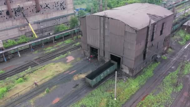 Vista aérea do local de construção de trabalho. Grande local de construção de fábrica. — Vídeo de Stock