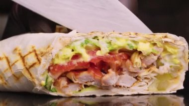 Shawarma mı, kebap mı? Yakın çekim..