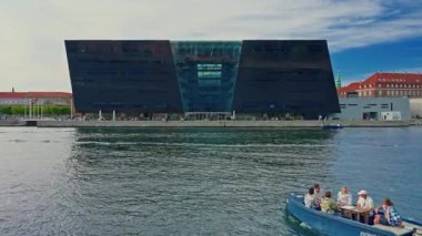 Kopenhag, Danimarka - 16.08.2025 Kopenhag Kraliyet Kütüphanesi.