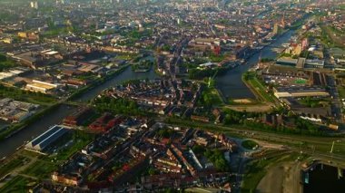Zeebrugge, Belçika - 10.08.2025: Bruges Limanı 'nda havadan görüş. Araç taşıma terminali.