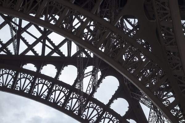 Арка на Эйфелевой башне
