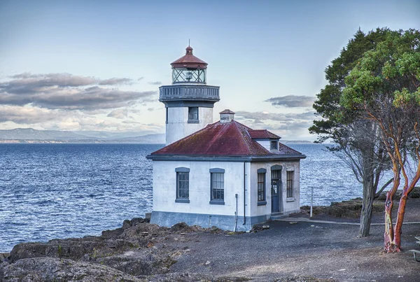 Vápenné pece bodu lighhouse za svítání — Stock fotografie