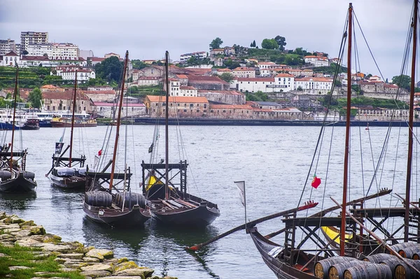 Flotta av hamnen båtar på floden Douro Royaltyfria Stockbilder
