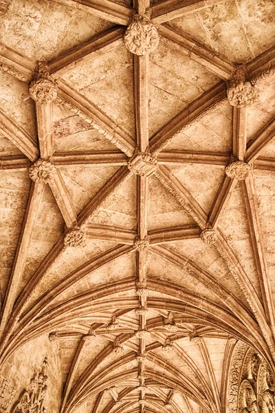 Потолок в Jeronimos монастырь — стоковое фото