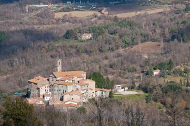 İtalya 'daki tepenin güzel manzarası