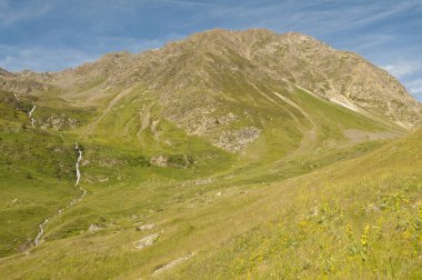 Güzel dağların manzaralı görüntüsü