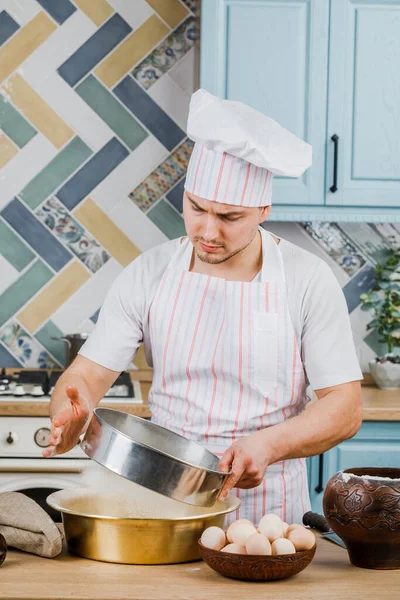 Der Mensch Macht Teig Hause Das Konzept Des Backens Kopieren — Stockfoto