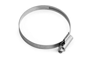 Hortum bağlantısı için farklı metal kıskaçlar beyaz arkaplanda izole edildi.