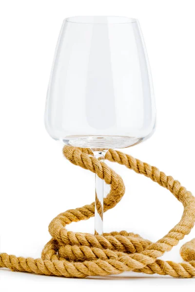 ワイングラスはロープで結ばれている アルコール依存の概念 — ストック写真