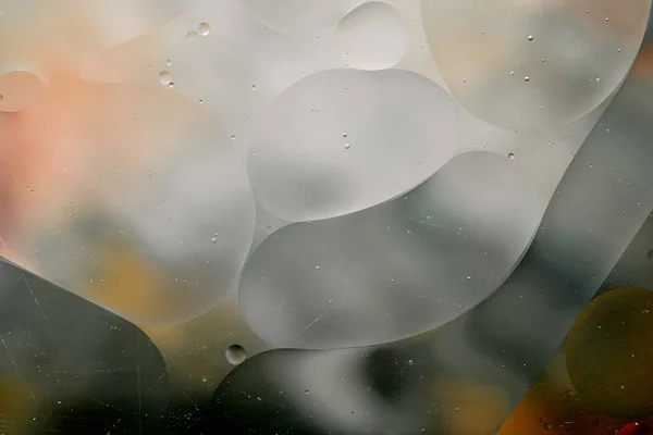 Close Movimento Gotículas Óleo Superfície Água Fundo Macro Abstrato Colorido — Fotografia de Stock