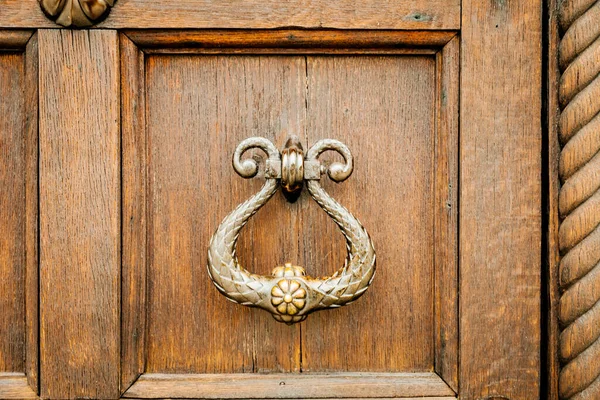 古いオスマン帝国のドアのクローズアップショット — ストック写真