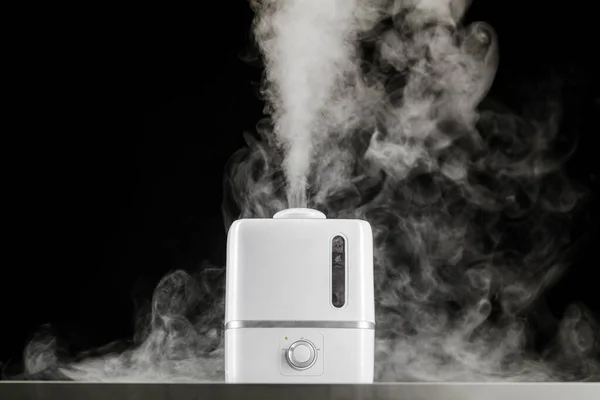 Steam from the humidifier. Ultrasonic technology, increasing the humidity of the air in the room.