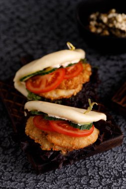 Tasarımcı soslu buğday ekmeği. Vietnam mutfağı konsepti. Durgun hayat.