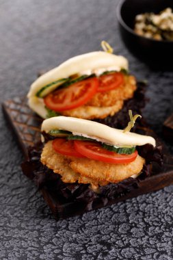 Tasarımcı soslu buğday ekmeği. Vietnam mutfağı konsepti. Durgun hayat.