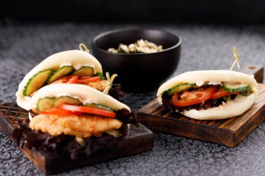 Tasarımcı soslu buğday ekmeği. Vietnam mutfağı konsepti. Durgun hayat.