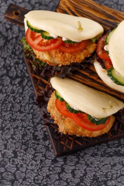 Tasarımcı soslu buğday ekmeği. Vietnam mutfağı konsepti. Durgun hayat.