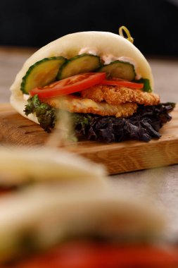 Tasarımcı soslu buğday ekmeği. Vietnam mutfağı konsepti. Durgun hayat.