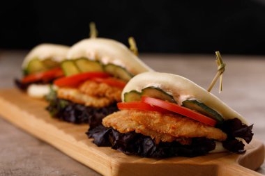 Tasarımcı soslu buğday ekmeği. Vietnam mutfağı konsepti. Durgun hayat.