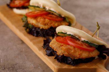 Tasarımcı soslu buğday ekmeği. Vietnam mutfağı konsepti. Durgun hayat.