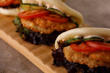 Tasarımcı soslu buğday ekmeği. Vietnam mutfağı konsepti. Durgun hayat.