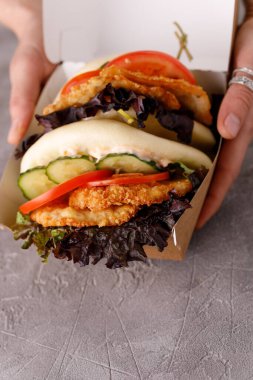 Tasarımcı soslu buğday ekmeği. Vietnam mutfağı konsepti. Durgun hayat.