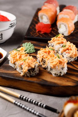 İştah açıcı ekmeklerle dolu bir hayat. Japon gıda konsepti.