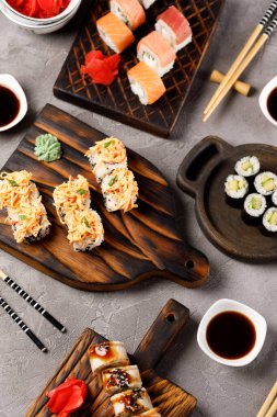 İştah açıcı ekmeklerle dolu bir hayat. Japon gıda konsepti.