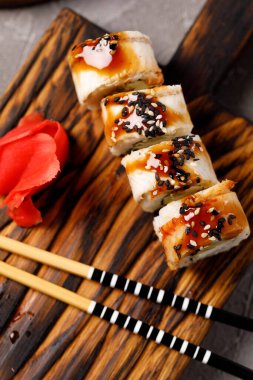 İştah açıcı ekmeklerle dolu bir hayat. Japon gıda konsepti.