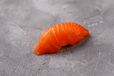 Somonlu taze suşi iştah açıcı. Suşi menüsü. Japon yemeği..