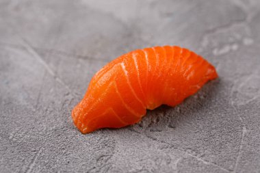 Somonlu taze suşi iştah açıcı. Suşi menüsü. Japon yemeği..