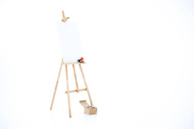 Reklam standı, tablosu ya da boş resim sehpası beyaza izole edilmiş. sanat.