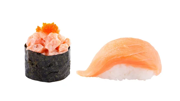 グンカンと寿司白い皿の上で振る 日本の海鮮寿司ロール — ストック写真