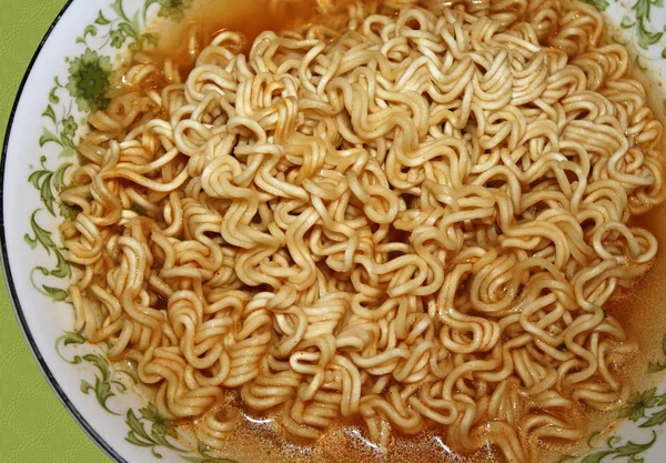 Bowl of Spicy Ramen noodles in broth — Stock Photo, Image