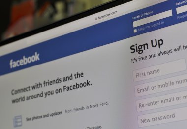Facebook ana bilgisayar ekranında