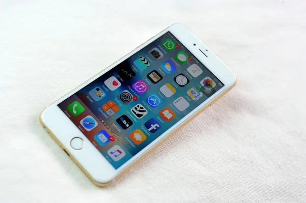 Ouro Apple iPhone 6S plus — Fotografia de Stock