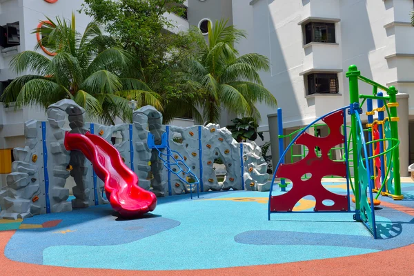 Parque infantil colorido para crianças — Fotografia de Stock